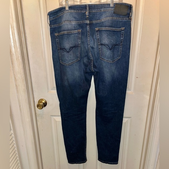 GUESS Men’s Distressed Utility Fit Denim Jeans. Sz 38X32. - Picture 4 of 9
